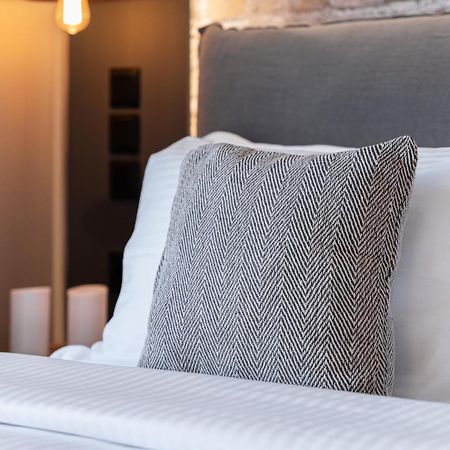 Gm Luxury Suites كالافريتا الغرفة الصورة