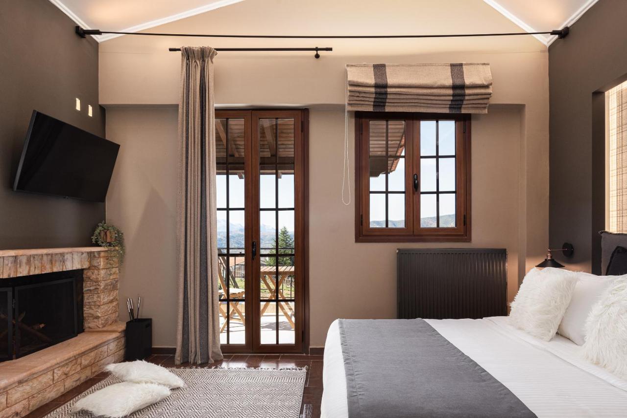 Gm Luxury Suites كالافريتا المظهر الخارجي الصورة