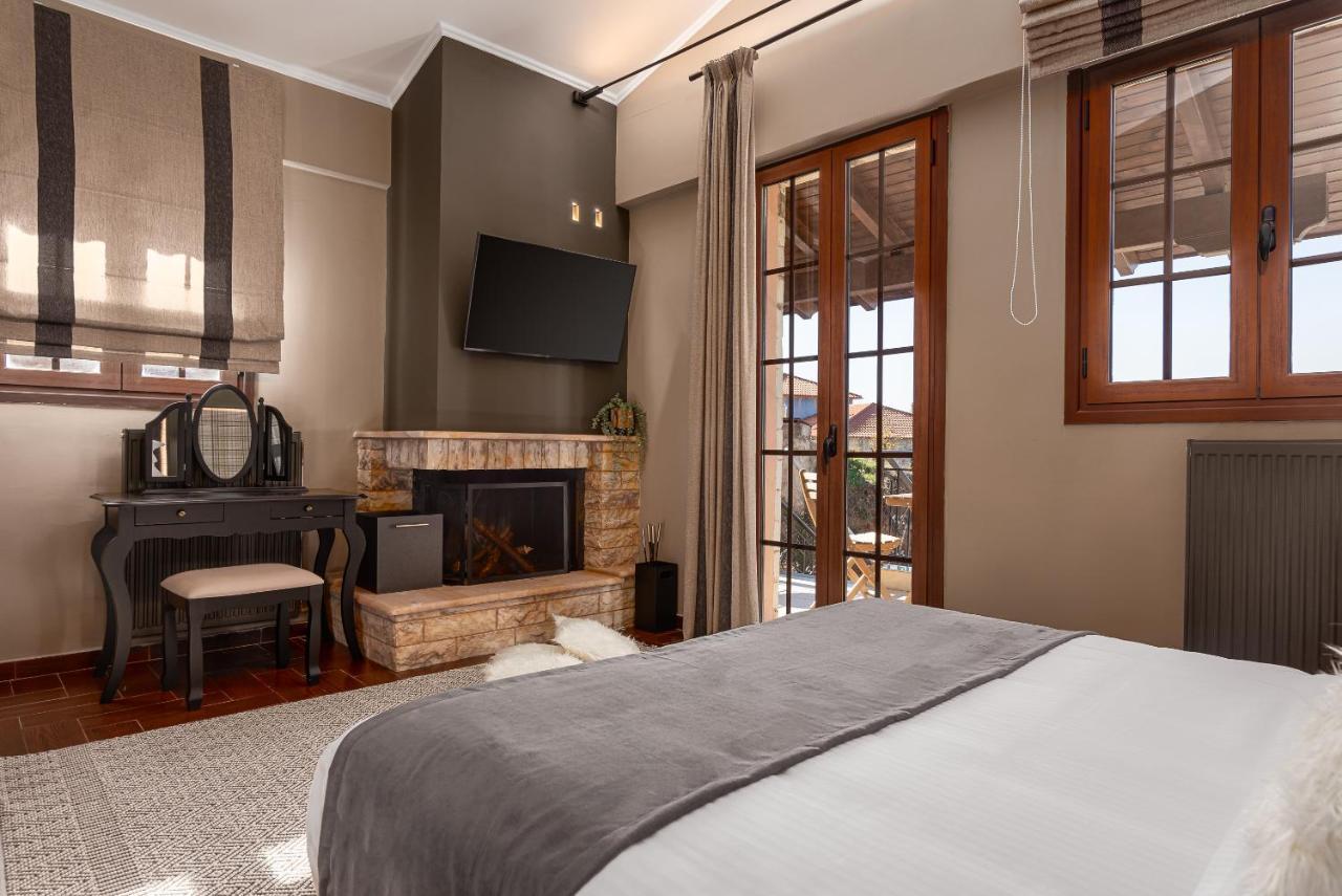 Gm Luxury Suites كالافريتا المظهر الخارجي الصورة