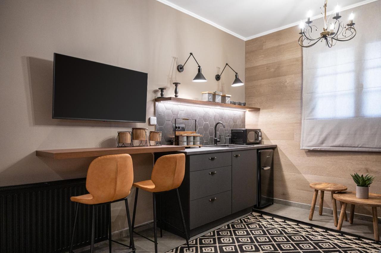 Gm Luxury Suites كالافريتا المظهر الخارجي الصورة