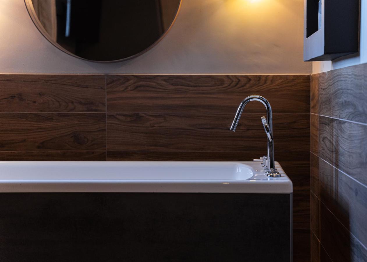 Gm Luxury Suites كالافريتا المظهر الخارجي الصورة