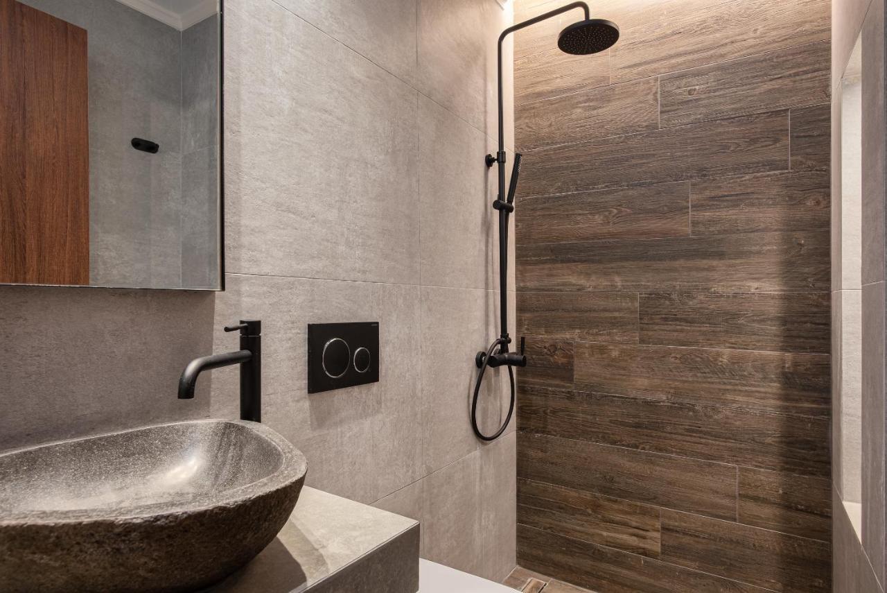 Gm Luxury Suites كالافريتا المظهر الخارجي الصورة